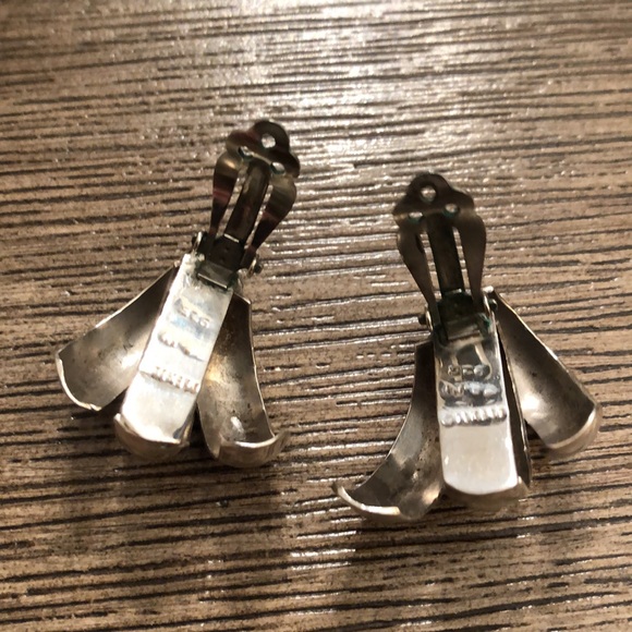 Sterling Silver Clip Eartings Made in Mexico Scalloped Shell Design - Picture 8 of 13